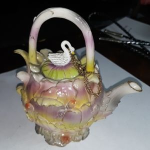 Beautiful NINI Berkley tea pot figurine